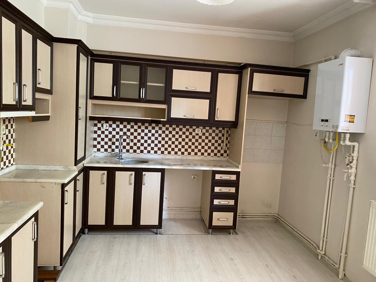 Kayakyolunda 3+1 Kiralık Geniş Daire