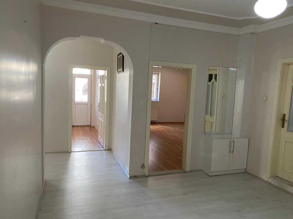 Kayakyolunda 3+1 Kiralık Geniş Daire