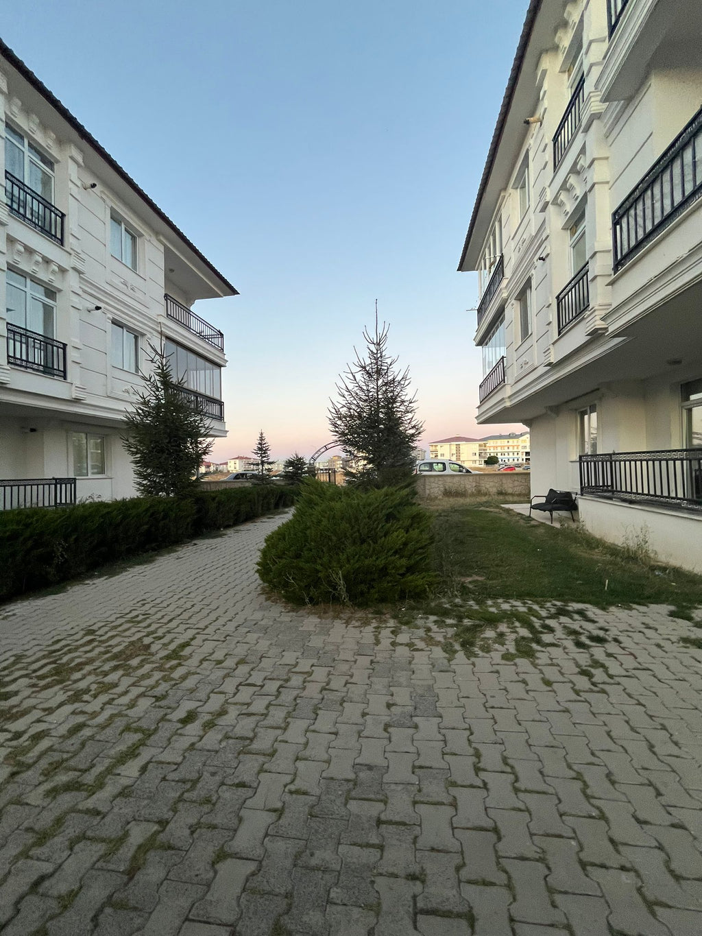 Dadaşkent Beyaz Köşk Sitesinde 3+1 Lüx Daire!