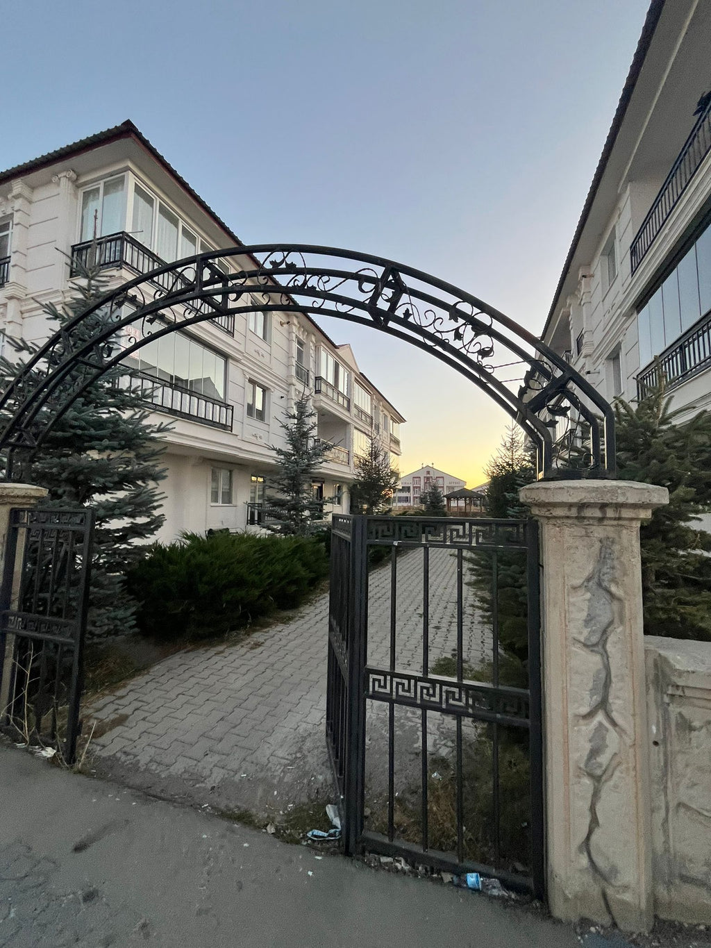 Dadaşkent Beyaz Köşk Sitesinde 3+1 Lüx Daire!